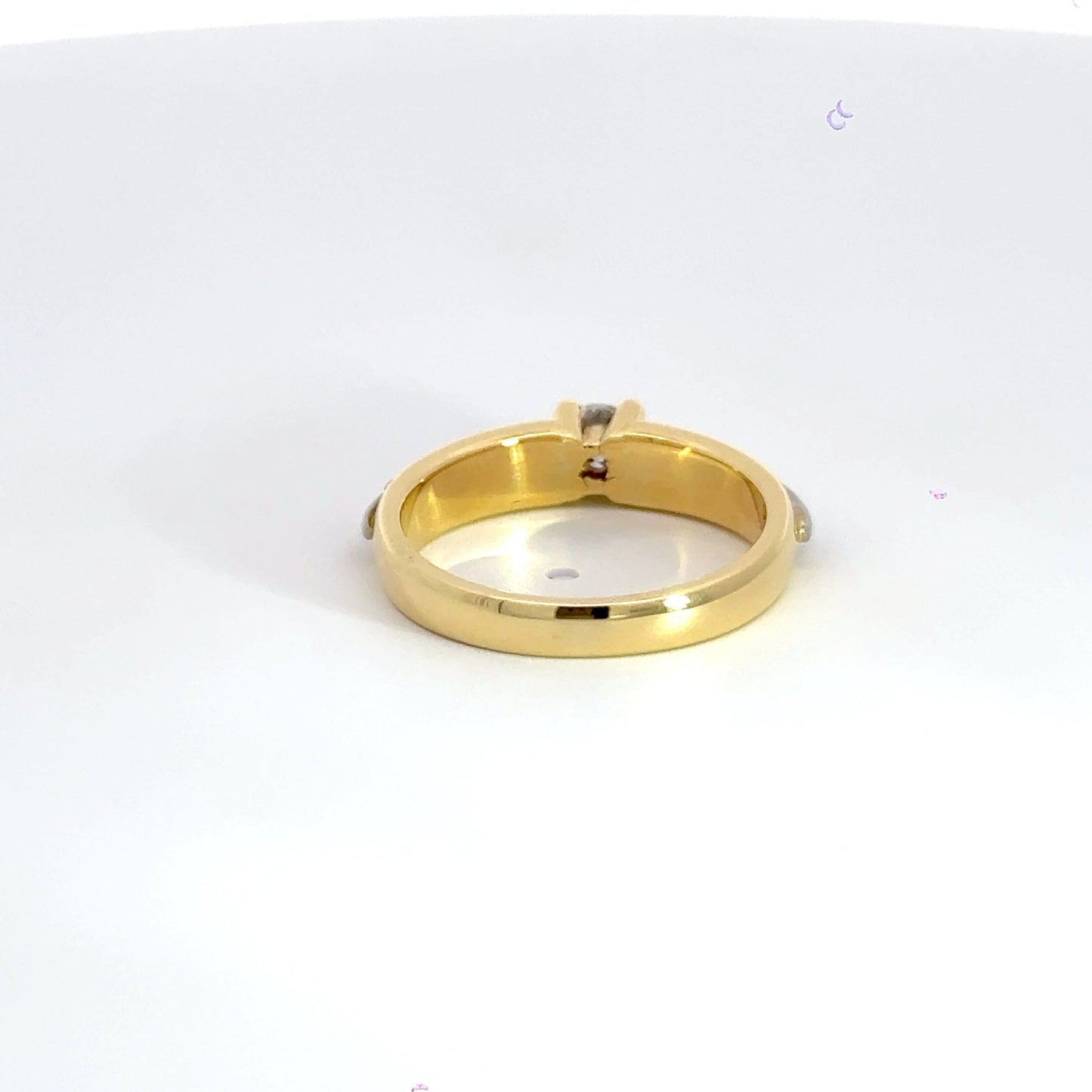18CT Gold Solitaire Diamond Shoulder Ring Aces Jewellers