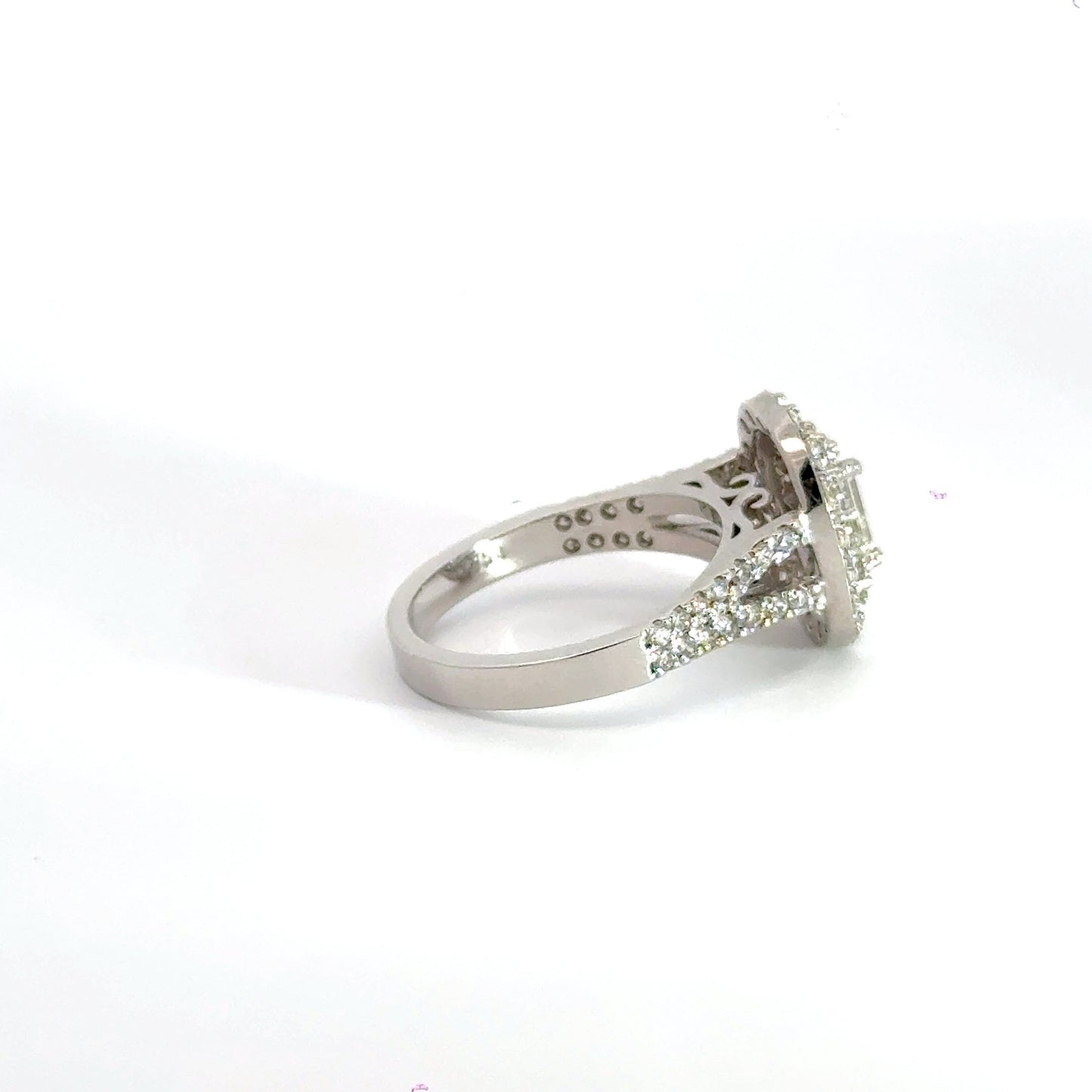 18CT White Gold Diamond Halo Ring Aces Jewellers