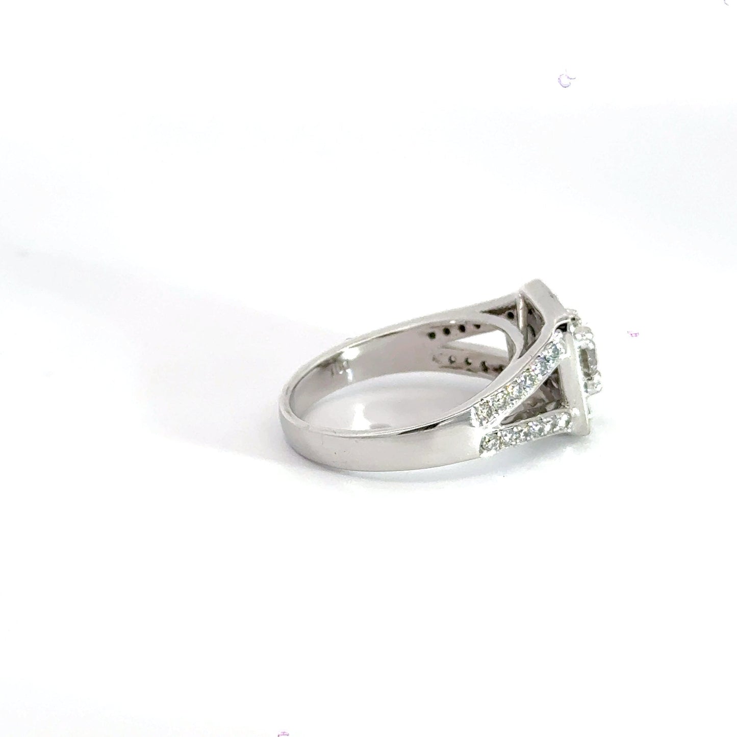 18CT White Gold Halo Diamond Ring Aces Jewellers