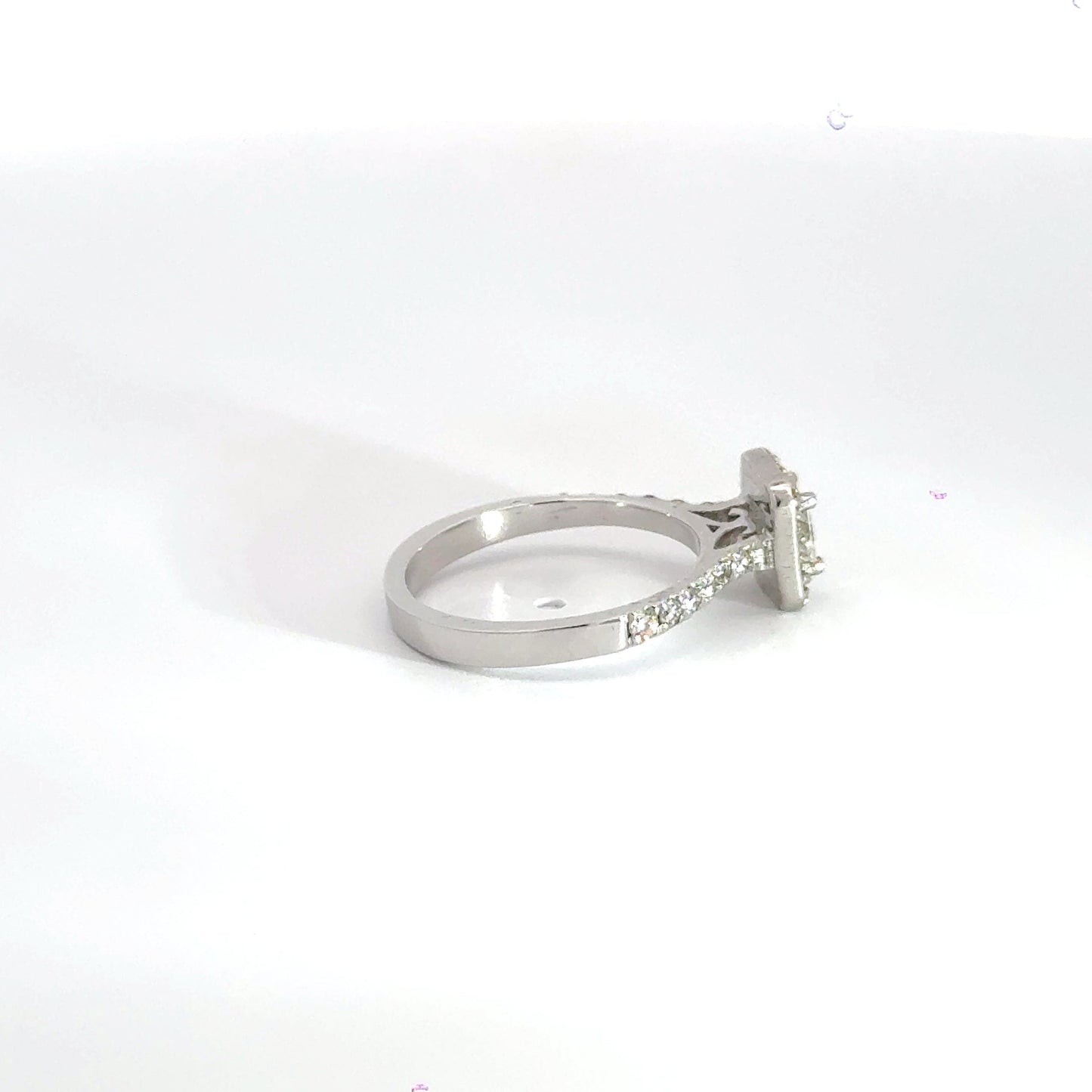 18CT White Gold Halo Diamond Ring Aces Jewellers