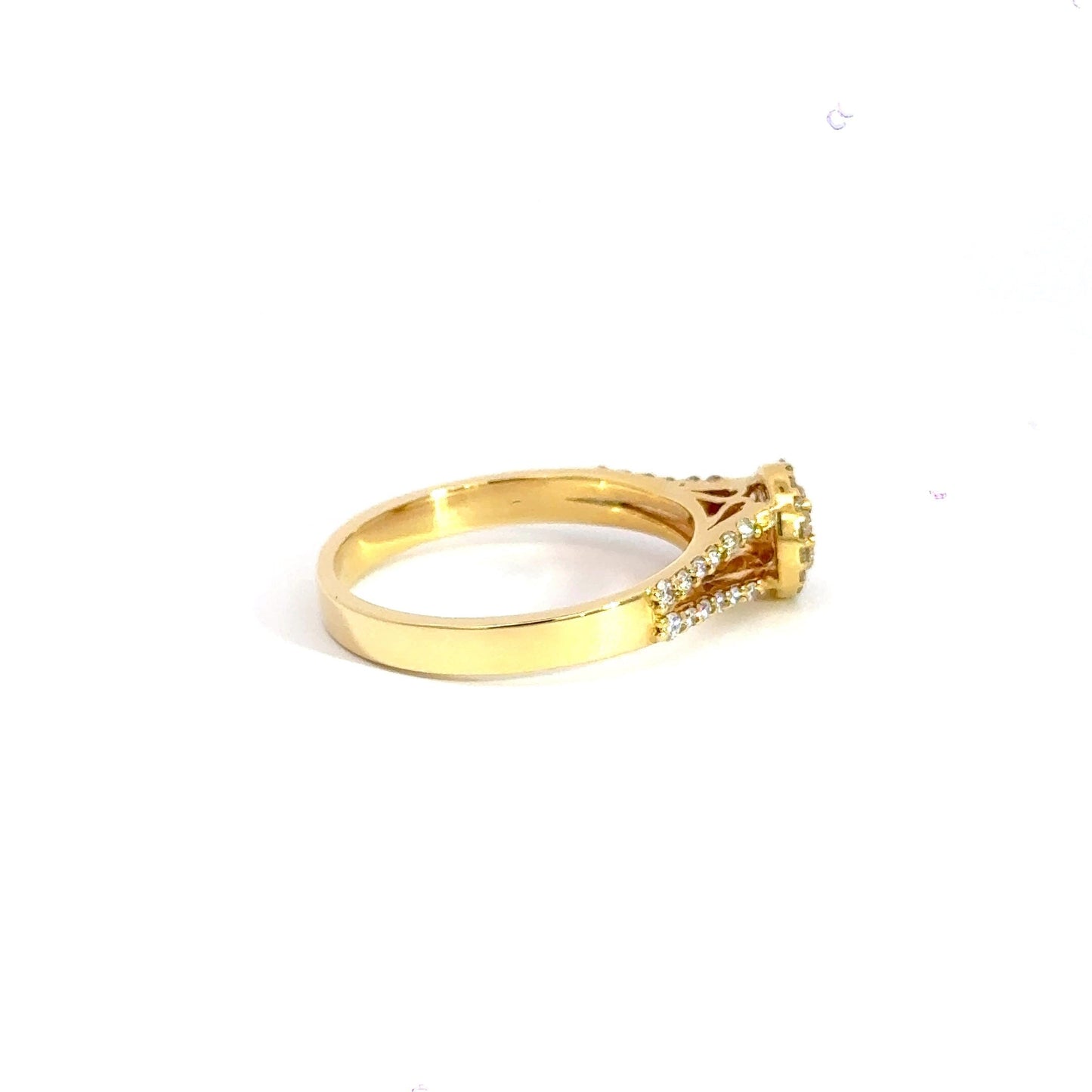 18CT Gold Halo Diamond Ring Aces Jewellers