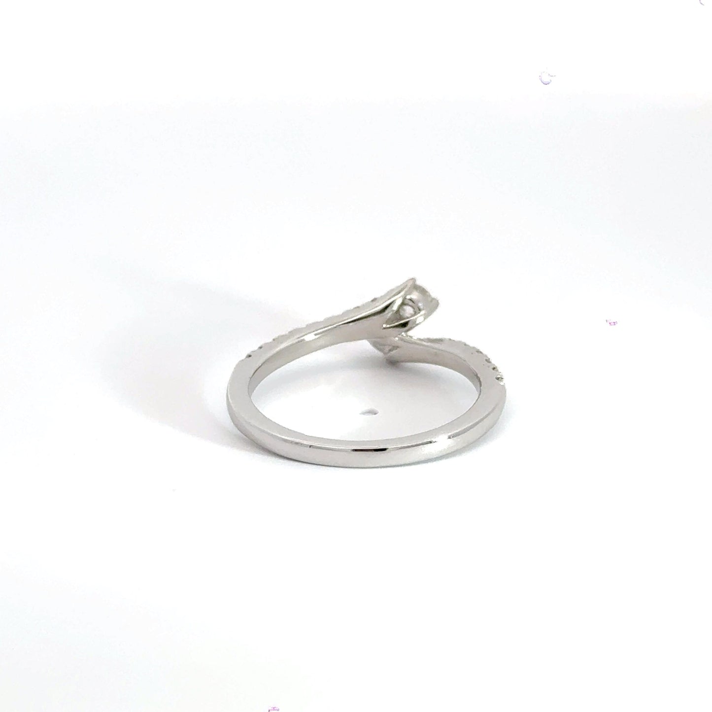 18CT White Gold Twist Diamond Ring Aces Jewellers