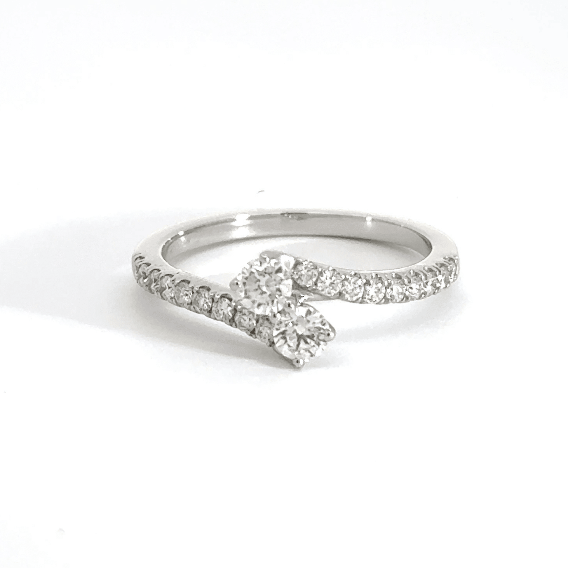 18CT White Gold Twist Diamond Ring Aces Jewellers