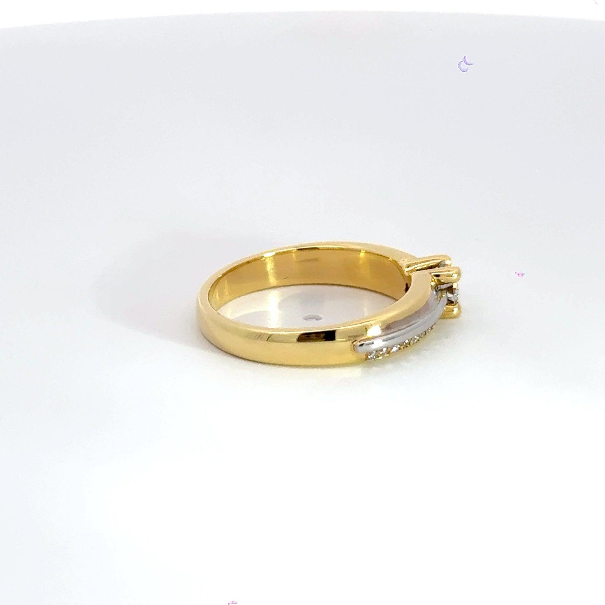 18CT Gold Solitaire Diamond Shoulder Ring Aces Jewellers 